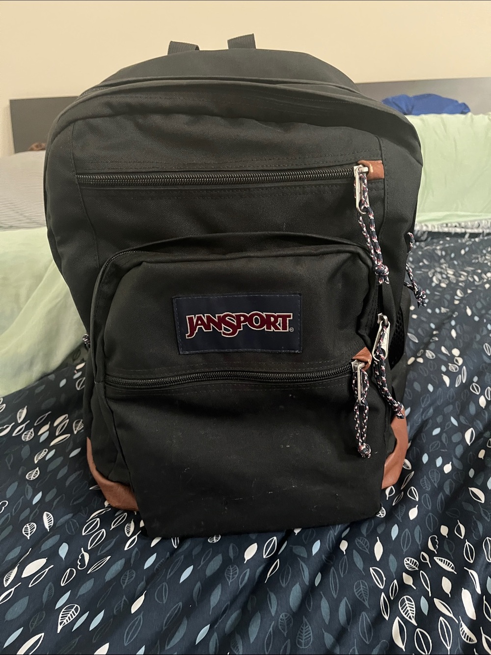 JanSport Large Black Unisex Classic Backpack w Leather Bottom